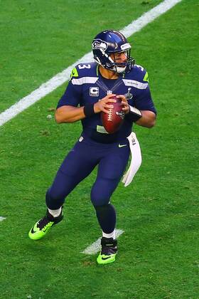 01 FEB 2015: Seattle Seahawks quarterback Russell Wilson (3) during the first quarter of Super Bowl XLIX being played at University of Phoenix Stadium. The New England Patriots defeat the Seattle Seahawks 28-24 in Super Bowl XLIX at University of Phoenix Stadium in Glendale Arizona. NFL American Football Herren USA FEB 01 Super Bowl XLIX - Patriots v Seahawks Icon020115274 EDITORIAL USE ONLY