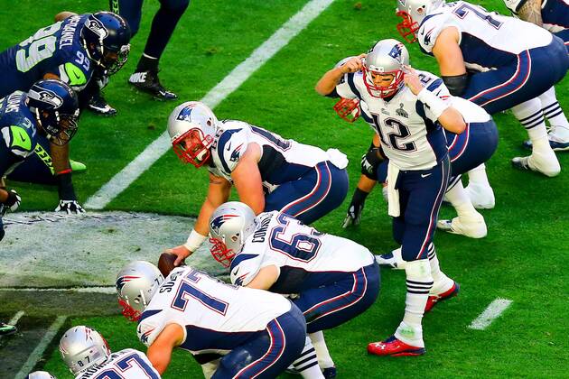 01 FEB 2015: New England Patriots quarterback Tom Brady (12) during the first quarter of Super Bowl XLIX being played at University of Phoenix Stadium. The New England Patriots defeat the Seattle Seahawks 28-24 in Super Bowl XLIX at University of Phoenix Stadium in Glendale Arizona. NFL American Football Herren USA FEB 01 Super Bowl XLIX - Patriots v Seahawks Icon020115325 EDITORIAL USE ONLY