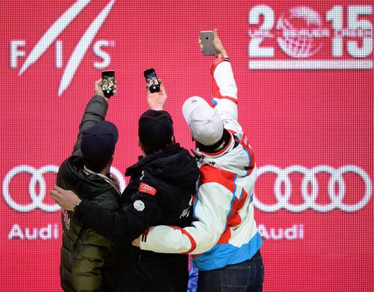05.02.2015, Solaris Placa, Vail, USA, FIS Weltmeisterschaften Ski Alpin, Herren, SuperG, Siegerehrung, im Bild v.l. Dustin Cook (CAN, 2 . Platz), Hannes Reichelt (AUT, 1. Platz), Adrien Theaux (FRA, 3. Platz) second placed Dustin Cook of Canada ( L ), first placed Hannes Reichelt of Austria ( C ), third placed Adrien Theaux of France ( R ) celebrates on podium during the award ceremony for the men s Super-G of FIS Ski World Championships 2015 at the Solaris Placa, United States on 2015 02 05. EX_GRO