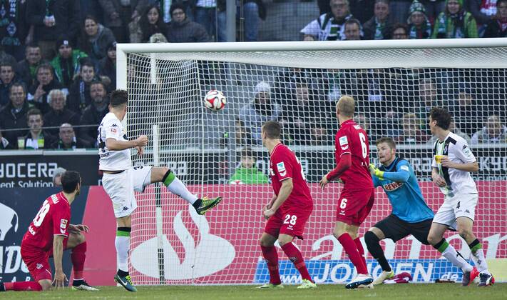 Mönchengladbach, 14.02.2015, Borussia Park Tor zum 1:0 durch Granit Xhaka (BMG) gegen Kevin Wimmer (Koeln), Kevin Vogt (Koeln), Torwart Timo Horn (Koeln) VfL Borussia Mönchengladbach - 1. FC Köln mm