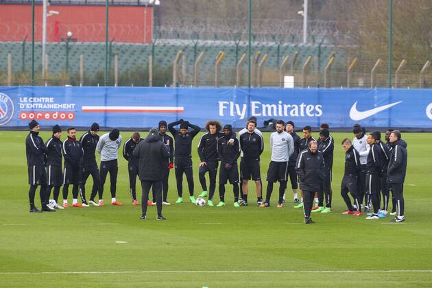 Aktuell Fußball, Champions League, Training Paris St. Germain Laurent Blanc ( Entraineur coach PSG) et equipe FOOTBALL : Entrainement du PSG avant match de Champions League - 16 02 2015 GwendolineLeGoff Panoramic 