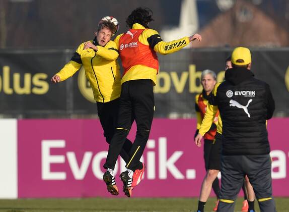16.02.2015, Fussball, Saison 2014 2015, 1. Bundesliga, Training Borussia Dortmund, Oliver Kirch (Borussia Dortmund), li., gegen Neven Subotic (Borussia Dortmund)