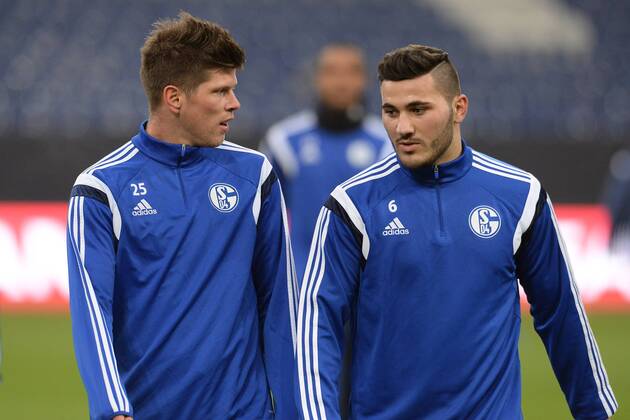 Fußball Champions League Abschlusstraining Schalke 04 am 17.02.2015 in der Veltins-Arena in Gelsenkirchen Klaas-Jan Huntelaar ( Schalke ), links - Sead Kolasinac ( Schalke ), rechts