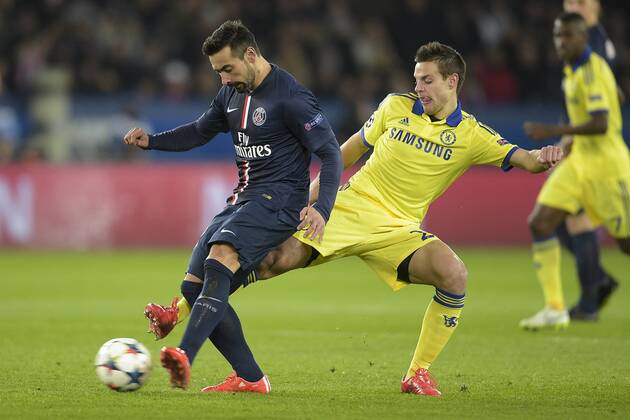 Ezequiel Lavezzi (PSG) vs Cesar Azpilicueta (chelsea) FOOTBALL : PSG vs Chelsea - League des Champions - 17 02 2015 JBAutissier Panoramic 