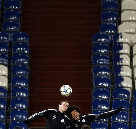 Real Madrid training session before first leg of 1 8 Champions League match. In this picture, gareth Bale and Derik Osede. xPABLOGARCIAx 