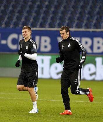 Real Madrid training session before first leg of 1 8 Champions League match. In this picture, Toni Kroos and Gareth Bale. xPABLOGARCIAx 