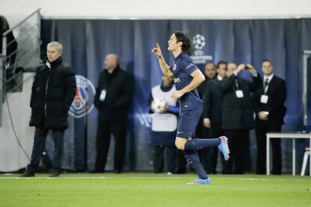Aktuell Fußball, Champions League, Paris St. Germain - FC Chelsea Edinson Roberto Paulo Cavani Gomez (psg) (El Matador) (El Botija) (Florestan), joie suite but et remercie le ciel FOOTBALL : Paris Saint Germain vs Chelsea FC - Ligue des Champions UEFA - 17 02 2015 StephaneAllaman Panoramic 