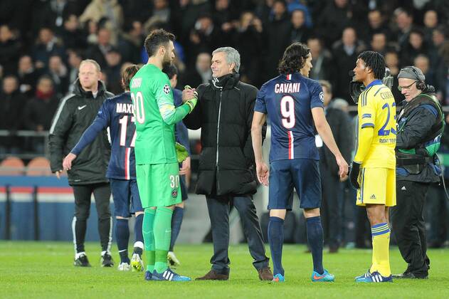 Aktuell Fußball, Champions League, Paris St. Germain - FC Chelsea Salvatore Sirigu (PSG) Jose Mourinho (entraineur Chelsea) FOOTBALL : PSG vs Chelsea - Champion s League - 17 02 2015 N.LeGouic FEP Panoramic 