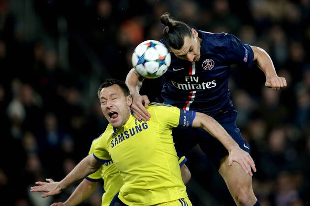 Aktuell Fußball, Champions League, Paris St. Germain - FC Chelsea (L-R) John Terry of Chelsea, Zlatan Ibrahimovic of Paris Saint Germain during the champions laegue match between Paris Saint Germain and Chelsea at Parc des Princes on February 17, 2015 in Paris, France PSG v Chelsea Champions Laegue 2014 2015 xVIxVIxIMAGESx xEricxVerhoevenxIVx 3551170
