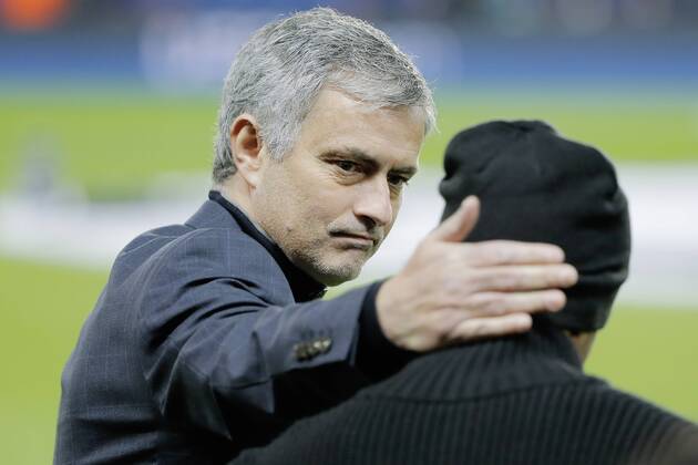 Jose MOURINHO (Chelsea) salue Lucas Rodrigues Moura da Silva (psg) FOOTBALL : Paris Saint Germain vs Chelsea FC - Ligue des Champions UEFA - 17 02 2015 StephaneAllaman Panoramic 