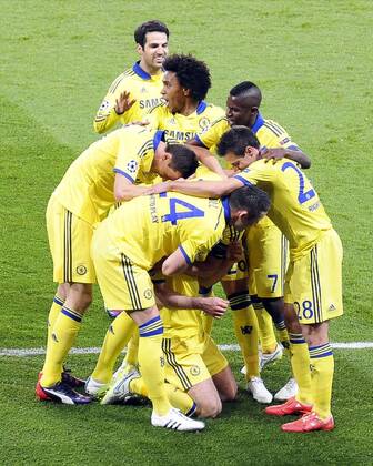 CESC FABREGAS (che) - CESAR AZPILICUETA (che) - Willian (che) - Ramires (che) - EQUIPE DE FOOTBALL DE CHELSEA - ATTITUDE - JOIE FOOTBALL Champions League PSG Paris St. Germain - Chelsea FC London FEPx 
