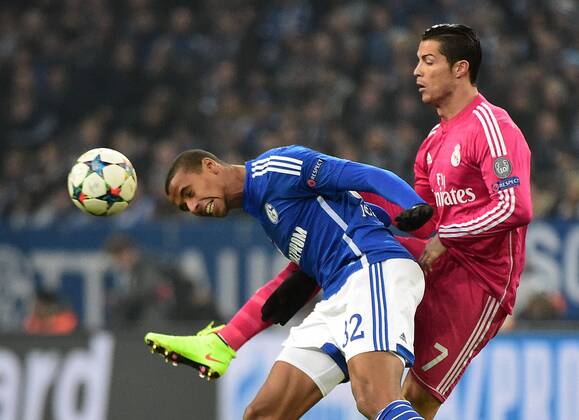 18.02.2015, xjhx, Fussball UEFA Champions League, FC Schalke 04 - Real Madrid, v.l. Joel Matip (FC Schalke 04), Cristiano Ronaldo (Real Madrid)