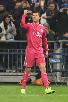 Fußball Champions League Achtelfinale Schalke 04 - Real Madrid am 18.02.2015 in der Veltins Arena in Gelsenkirchen Torjubel zum 0:1 durch Cristiano Ronaldo ( Real Madrid )