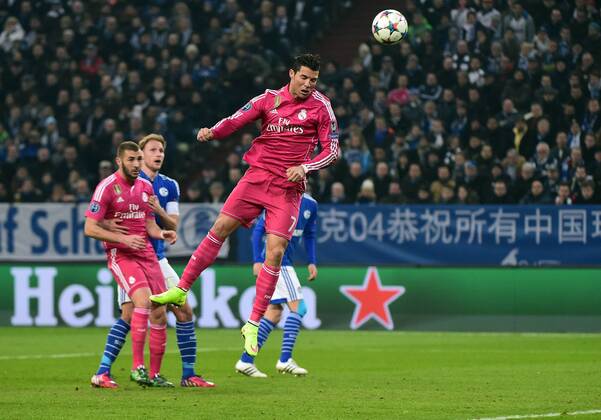 18.02.2015, xjhx, Fussball UEFA Champions League, FC Schalke 04 - Real Madrid, v.l. Cristiano Ronaldo (Real Madrid) Goal scored, Tor zum 0:1