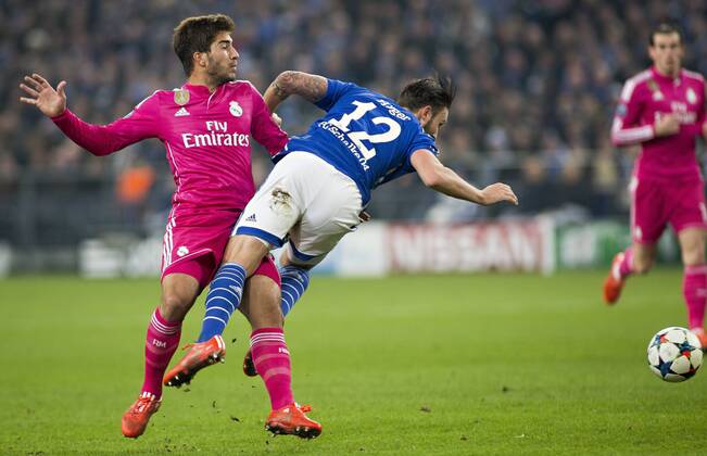 Lucas Silva (Real), Marco Höger (Schalke) 18.02.2015, Gelsenkirchen, FC Schalke 04 vs. Real Madrid Â