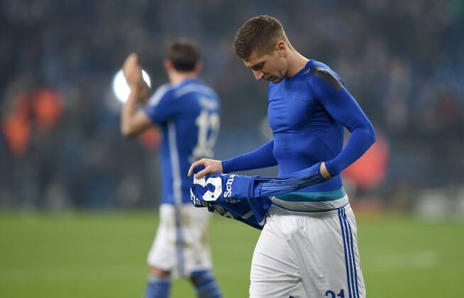 FUSSBALL CHAMPIONS LEAGUE SAISON 2014 2015 ACHTELFINAL HINSPIEL FC Schalke 04 - Real Madrid 18.02.2015 Matija Nastasic (FC Schalke 04) ist nach dem Abpfiff enttaeuscht 