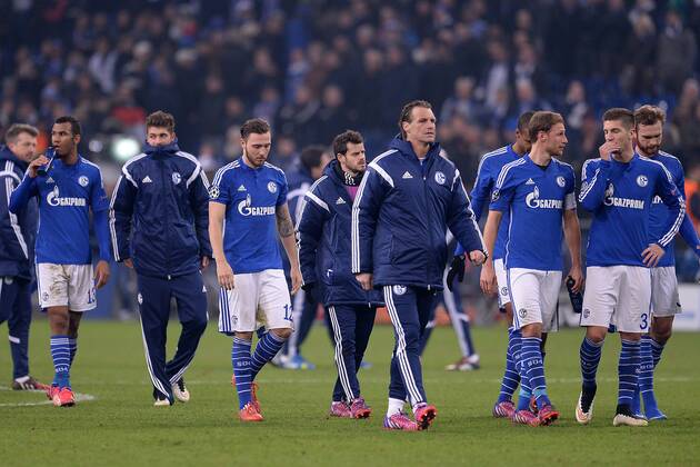 Fußball Champions League Achtelfinale Schalke 04 - Real Madrid am 18.02.2015 in der Veltins-Arena in Gelsenkirchen Die Schalker Spieler sind enttäuscht