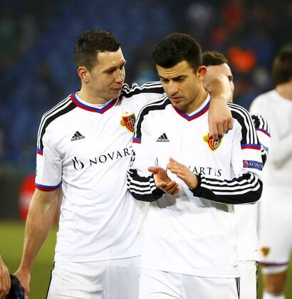 18.02.2015 Basel Schweiz Fussball Herren Champions League St.Jakob Park FC Basel - FC Porto 1:2 Bild zeigt Basels Marek Suchy (L.) und Behrang Safari nach Spielschluss Aktion Foto 