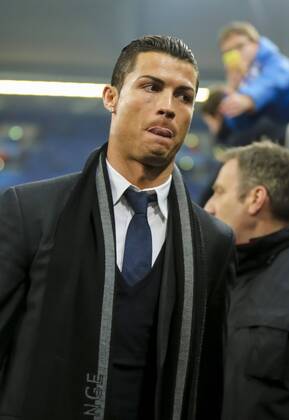 Cristiano RONALDO, Real Madrid 7 im Anzug mit Krawatte bei der Ankunft FC SCHALKE 04 - REAL MADRID 0-2 , Fussball UEFA Champions League, Achtelfinale, Gelsenkirchen, 18.02.2015 CL Saison 2014 2015,