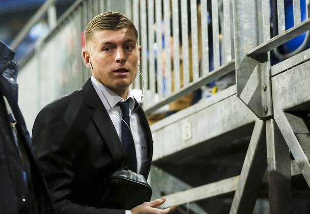 Toni KROOS, Real Madrid 8 im Anzug mit Krawatte bei der Ankunft FC SCHALKE 04 - REAL MADRID 0-2 , Fussball UEFA Champions League, Achtelfinale, Gelsenkirchen, 18.02.2015 CL Saison 2014 2015,