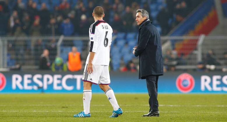 18.02.2015 St Jakob Park Basel , SCHWEIZ, Saison 2014 2015 Herren Fussball UEFA Champions League 1 8 Final FC Basel - FC Porto 1:1 Walter Samuel - Trainer Paulo Sousa (FC Basel) 