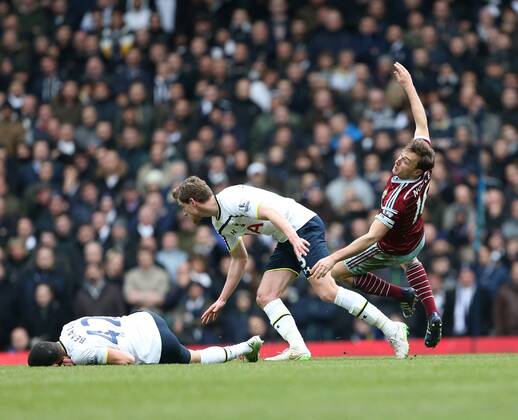 Tottenham s Jan Vertonghen tussles with West Ham s Mark Noble Barclays Premier League - Tottenham Hotspur vs West Ham - White Hart Lane - England - 22nd February 2015 - Picture David Klein Sportimage EDITORIAL USE ONLY. No use with unauthorised audio, video, data, fixture lists, club league logos or live services. Online in-match use limited to 120 images, no video emulation. No use in betting, games or single club league player publications.