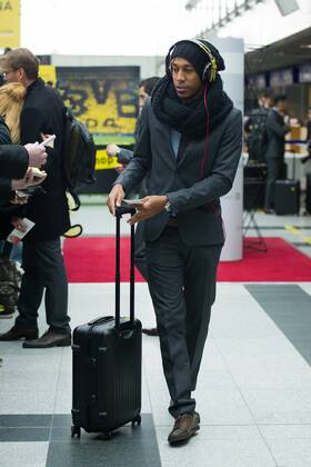 Montag 23.02.2015, Saison 2014 2015, BV Borussia Dortmund am Flughafen Dortmund auf dem weg zum Champions League Spiel, Pierre-Emerick AUBAMEYANG (BVB) DeFodi01001062138