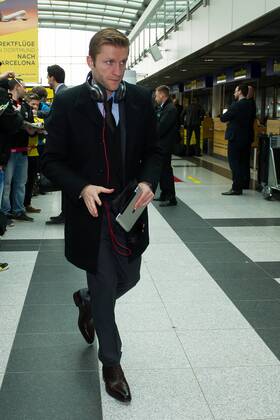 Montag 23.02.2015, Saison 2014 2015, BV Borussia Dortmund am Flughafen Dortmund auf dem weg zum Champions League Spiel, Kuba, Jakub BLASZCYKOWSKI (BVB) DeFodi01001062190