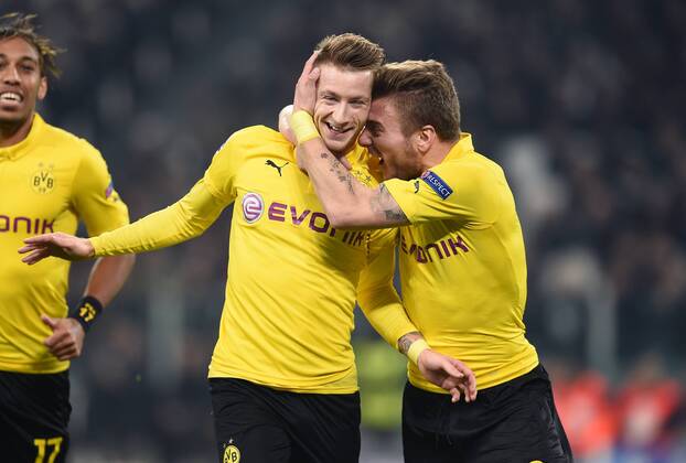 FUSSBALL CHAMPIONS LEAGUE SAISON 2014 2015 ACHTELFINAL HINSPIEL Juventus Turin - Borussia Dortmund 24.02.2015 Torjubel nach dem 1:1: PTorschuetze Marco Reus und Ciro Immobile (v.l., beide Borussia Dortmund) 