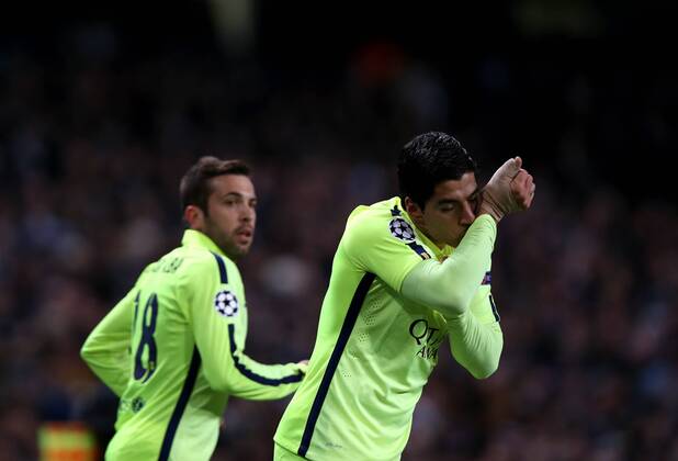 Luis Suarez (R) of Barcelona celebrates after his first score during the UEFA Champions league Round of 16 first leg match between Manchester City and Barcelona at Etihad Stadium in Manchester, Britain, on Feb. 24, 2015. Barcelona won 2-1. ) (SP)BRITAIN-MANCHESTER-FOOTBALL-CHAMPIONS LEAGUE-ROUND OF 16 1ST LEG-MANCHESTER CITY VS BARCELONA HanxYan 