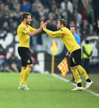 FUSSBALL CHAMPIONS LEAGUE SAISON 2014 2015 ACHTELFINAL HINSPIEL Juventus Turin - Borussia Dortmund 24.02.2015 Wechsel: Ciro Immobile (li) muss raus, Jakub KUBA Blaszczykowski (re, Borussia Dortmund) darf rein 