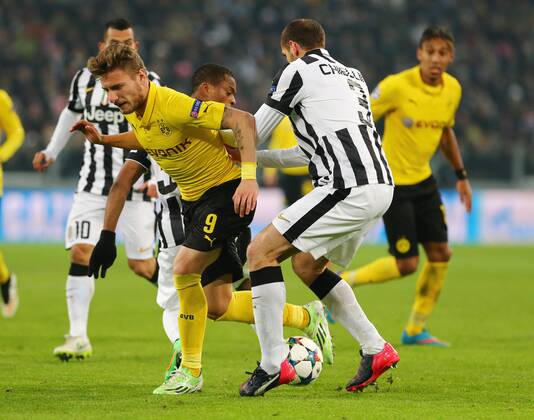 Dienstag 24.02.2015, Saison 2014 2015, UEFA Champions League, Achtelfinale Hinspiel im Turiner Juventus-Stadium, Juventus Turin - BVB Borussia Dortmund, Ciro Immobile (BVB) gegen Giorgio Chiellini (Turin), v.l.