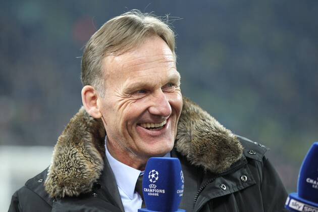 Geschaeftsfuehrer Hans-Joachim Watzke (Borussia Dortmund) gut gelaunt im Interview , Juventus Turin vs. Borussia Dortmund, Fussball, Champions League, 24.02.2015 , EP_CKT