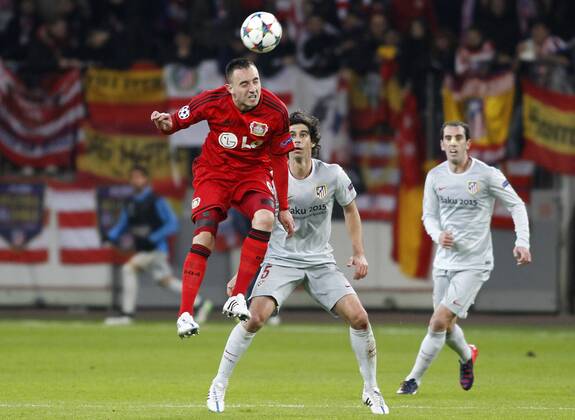 Leverkusens Josip Drmic (L) against Tiago (Atletico Madrid) during the Championsleague between Bayer 04 Leverkusen and Atletico Madrid, Bayarena in Leverkusen on February 25., 2015. Bayer 04 Leverkusen vs. Atletico Madrid im Achtelfinale der Champions League der Saison 2014 2015 am 25. Februar 2015.