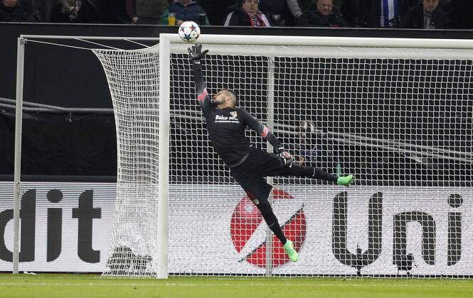 Goalkeeper Miguel Moya (Atletico Madrid) keeps the shot during the Championsleague between Bayer 04 Leverkusen and Atletico Madrid, Bayarena in Leverkusen on February 25., 2015. Bayer 04 Leverkusen vs. Atletico Madrid im Achtelfinale der Champions League der Saison 2014 2015 am 25. Februar 2015.