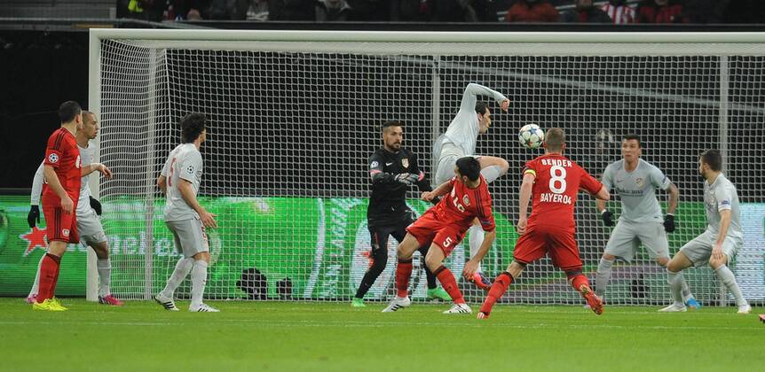 25.02.2015, xjfx, Fussball UEFA Champions League, Bayer 04 Leverkusen - Atletico Madrid, v.l.Miguel Angel Moya (Atletico Madrid),Emir Spahic (Bayer Leverkusen)