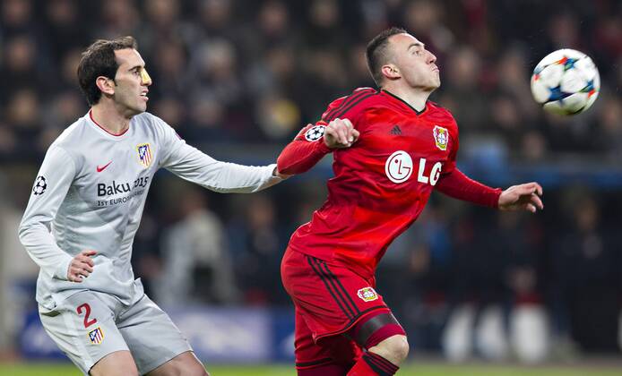 Leverkusen, 25.02.2015, BayArena Diego Godin (Atletico), Josip Drmic (Bayer) Bayer Leverkusen - Atletico Madrid mm