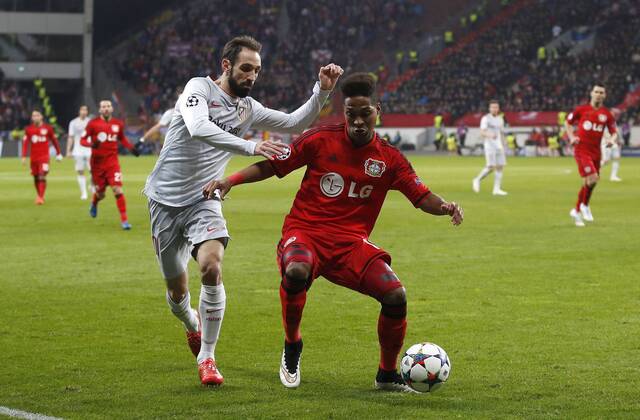 Juanfran (Atletico Madrid) (L) against Leverkusens Wendell during the Championsleague between Bayer 04 Leverkusen and Atletico Madrid, Bayarena in Leverkusen on February 25., 2015. Bayer 04 Leverkusen vs. Atletico Madrid im Achtelfinale der Champions League der Saison 2014 2015 am 25. Februar 2015.