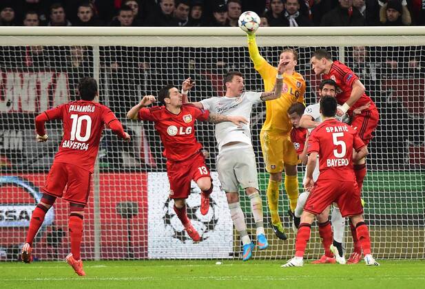 25.02.2015, xjhx, Fussball UEFA Champions League, Bayer 04 Leverkusen - Atletico Madrid, v.l. Hakan Calhanoglu (Bayer Leverkusen), Roberto Hilbert (Bayer Leverkusen), Mario Mandzukic (Atletico Madrid), Bernd Leno (Bayer Leverkusen), Lars Bender (Bayer Leverkusen), Raul Garcia (Atletico Madrid), Emir Spahic (Bayer Leverkusen), Kyriakos Papadopoulos (Bayer Leverkusen)