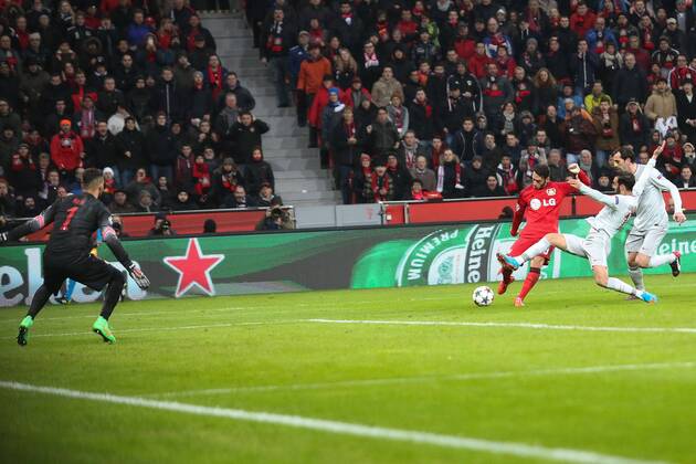 25.02.2015, xjfx, Fussball UEFA Champions League, Bayer 04 Leverkusen - Atletico Madrid, v.l.Miguel Angel Moya (Atletico Madrid),Goal scored, Tor zum 1:0,Hakan Calhanoglu (Bayer Leverkusen),