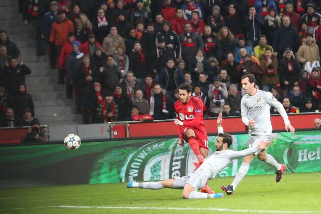 25.02.2015, xjfx, Fussball UEFA Champions League, Bayer 04 Leverkusen - Atletico Madrid, v.l. Goal scored, Tor zum 1:0,Hakan Calhanoglu (Bayer Leverkusen)