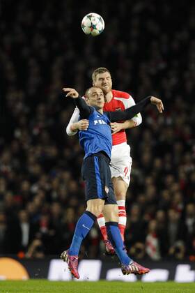 25.02.2015. London, England. Champions League Football. Arsenal versus AS Monaco. AS Monaco& x2019;s Dimitar Berbatov in an aerial challenge with Arsenal& x2019;s Per Mertesacker xCraigxMercerx  ActionPlus11600411