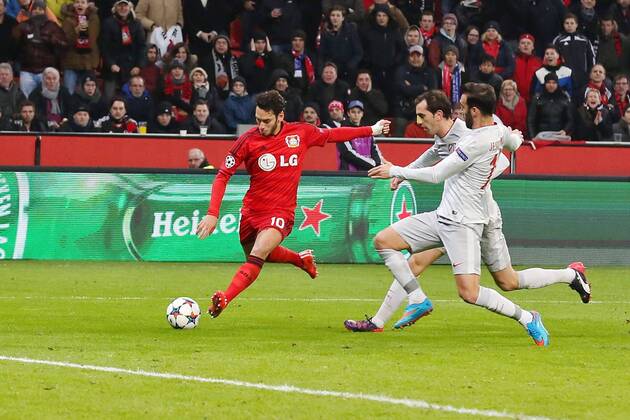 Hakan Calhanoglu (Bayer 04 Leverkusen 10) mit dem Fuehrungs Tor zum 1:0 Bayer 04 Leverkusen vs Atletico Madrid, Fussball, Champions-League, 25.02.2015 , EP_JSE