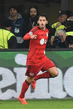 Fußball Champions League Achtelfinale Bayer Leverkusen - Atletico Madrid am 25.02.2015 in der BayArena in Leverkusen Torjubel zum 1:0 durch Hakan Calhanoglu ( Leverkusen )