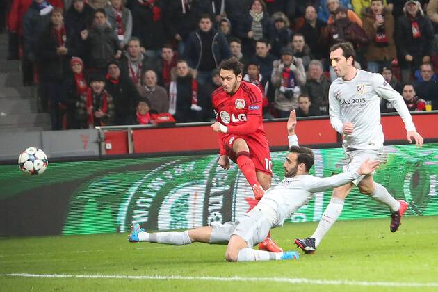 25.02.2015, xjfx, Fussball UEFA Champions League, Bayer 04 Leverkusen - Atletico Madrid, v.l. Goal scored, Tor zum 1:0,Hakan Calhanoglu (Bayer Leverkusen)