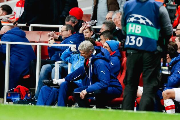 Arsene Wenger (Arsenal), FEBRUARY 25, 2015 - Football Soccer : Arsenal Manager Arsene Wenger throws a bottle of water in frustration as Yannick Ferreira Carrasco of Monaco scores the third goal for their side during the UEFA Champions League Round of 16 first leg match between Arsenal and Monaco at Emirates Stadium, London. NoxThirdxPartyxSales  (MDGA005603)