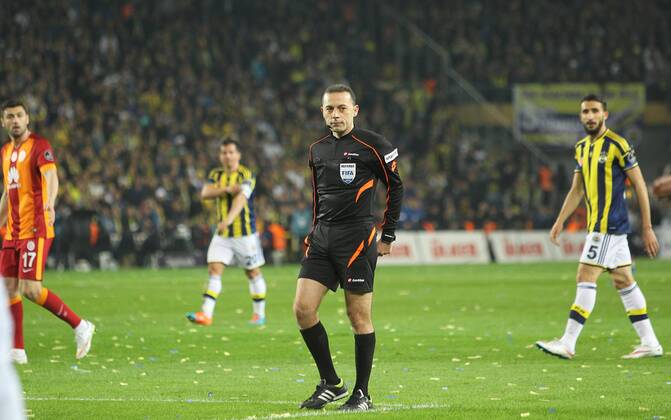 Turkey sportoto super league big derby match between Fenerbahce v Galatasaray at Sukru Saracoglu Stadium in Istanbul on March 08, 2015. Final Score: Fenerbahce 1 - Galatasaray 0 Pictured: Referee Cuneyt Cakir. 