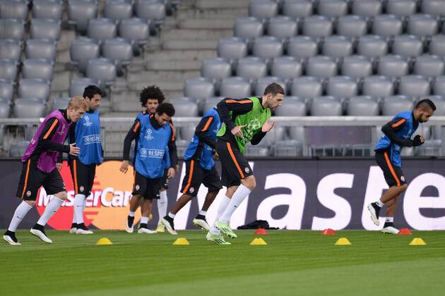 Fußball Champions League Abschlusstraining Schachtar Donezk am 10.03.2015 in der Allianz Arena in München Die Spieler von Donezk absolvieren Sprintübungen
