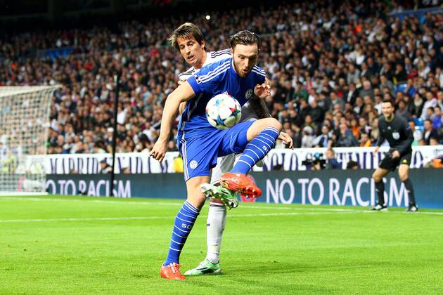 Madrid, Spanien 10. Maerz 2015: Champions League 14 15 - Real Madrid vs. FC Schalke 04. v. li. im Zweikampf Marco Höger Hoeger (Schalke) und Fabio Coentrao (Madrid) md