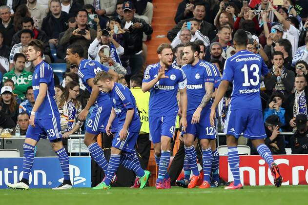 Madrid, Spanien 10. Maerz 2015: Champions League 14 15 - Real Madrid vs. FC Schalke 04. Torjubel Jubel Freude Emotion Schalke nach 0:1 , v.li. Roman Neustädter Neustaedter (Schalke), Joel Matip (Schalke), Max Meyer (Schalke), Benedikt Höwedes Hoewedes (Schalke), Marco Höger Hoeger (Schalke) , Maxim Choupo-Moting (Schalke) md